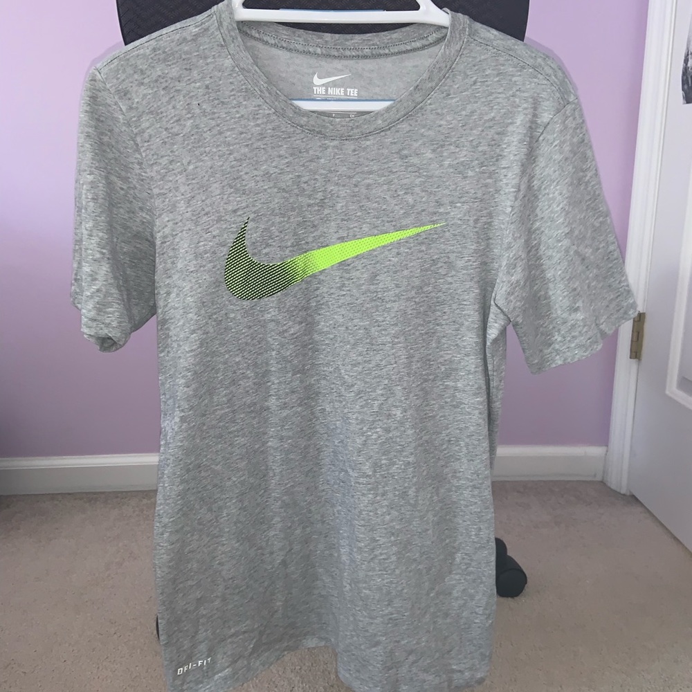 NEW ATHLETIC T-SHIRT